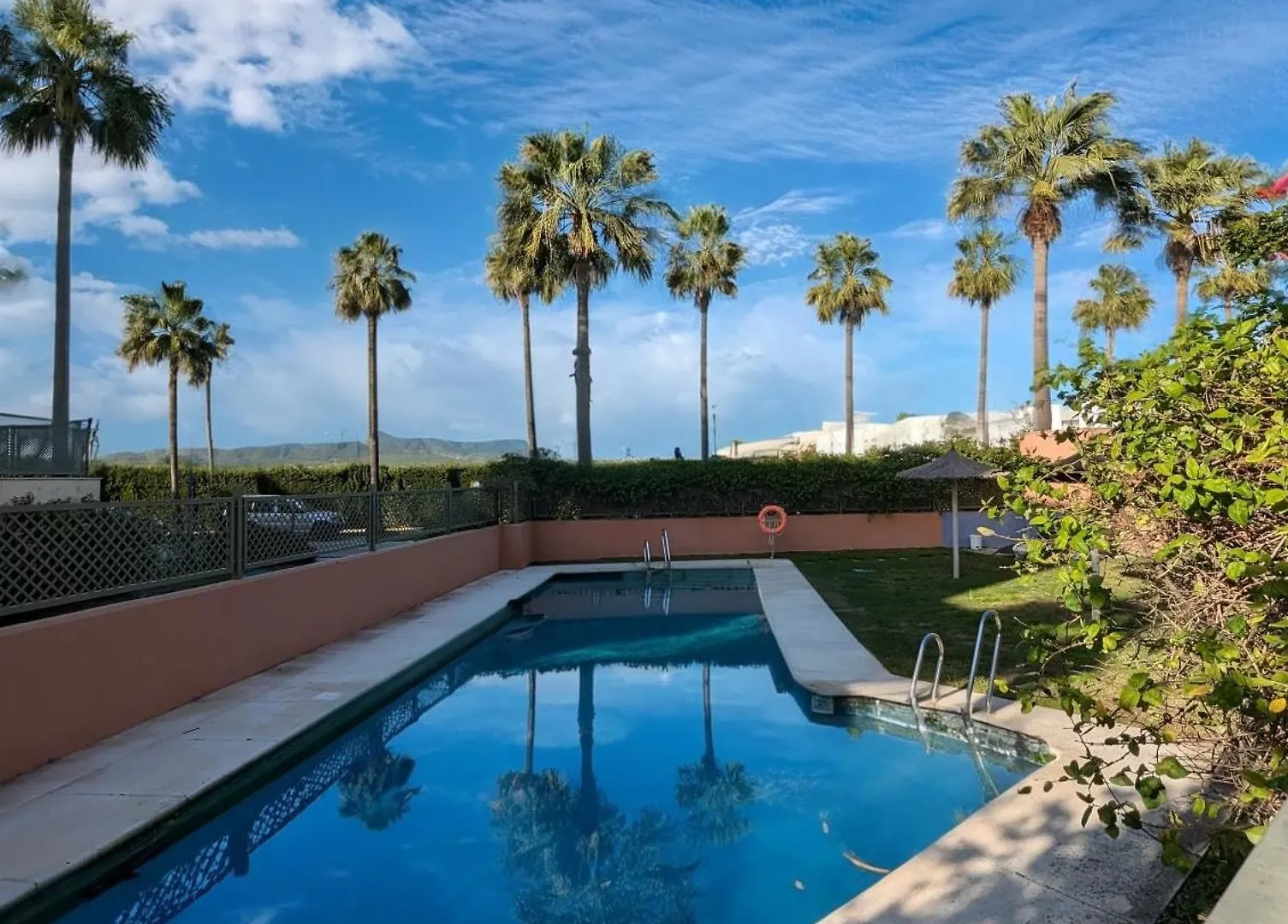 Apartament Stunning Tropical Oasis 3Br, Pool And Water Views Sotogrande 0*,