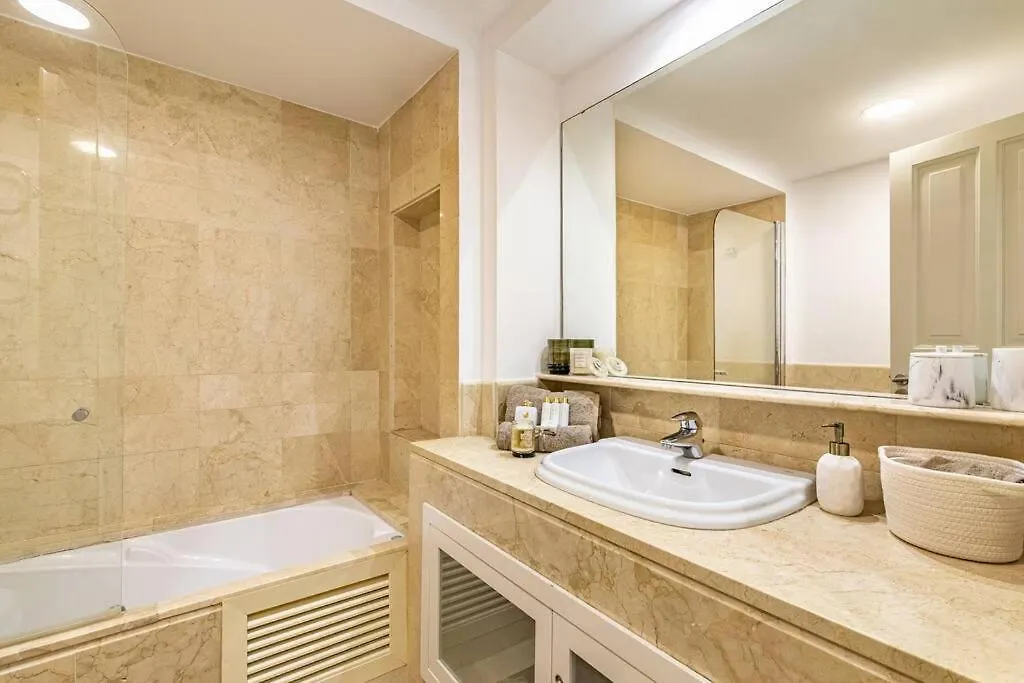 Apartament Stunning Tropical Oasis 3Br, Pool And Water Views Sotogrande