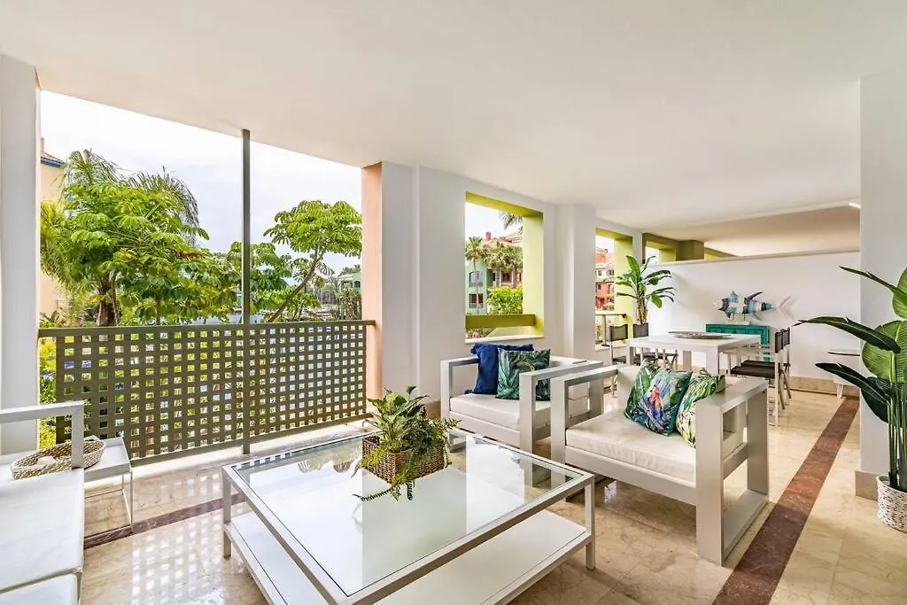 Apartament Stunning Tropical Oasis 3Br, Pool And Water Views Sotogrande Hiszpania