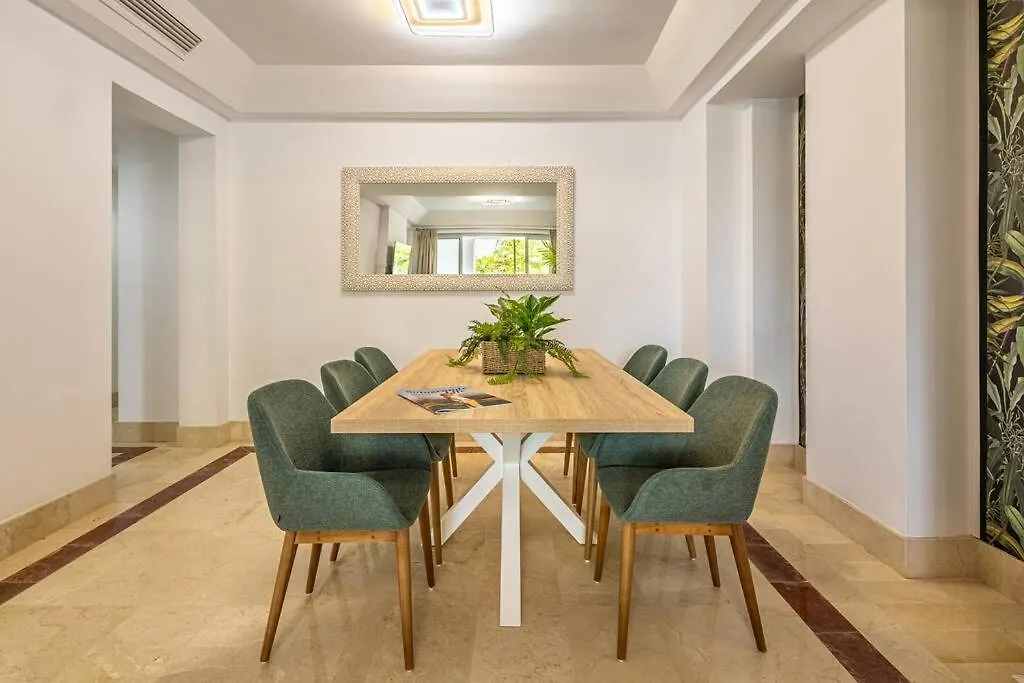 Apartament Stunning Tropical Oasis 3Br, Pool And Water Views Sotogrande