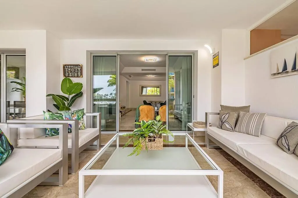 Apartament Stunning Tropical Oasis 3Br, Pool And Water Views Sotogrande Hiszpania
