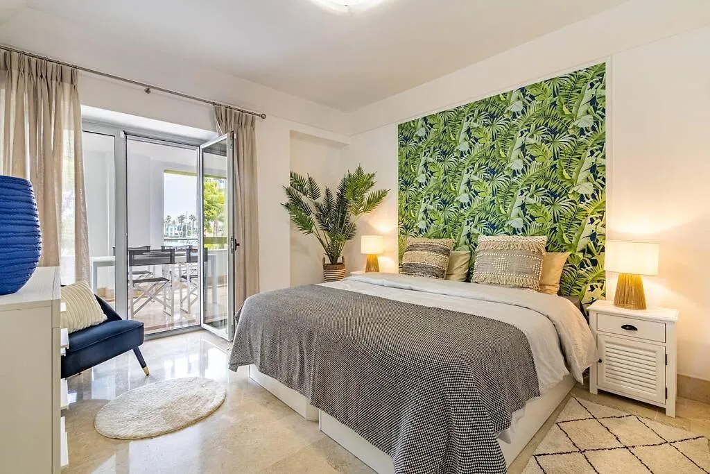 Apartament Stunning Tropical Oasis 3Br, Pool And Water Views Sotogrande